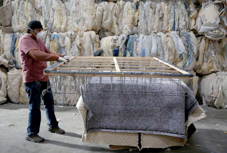 How does mattress recycling help save the planet?